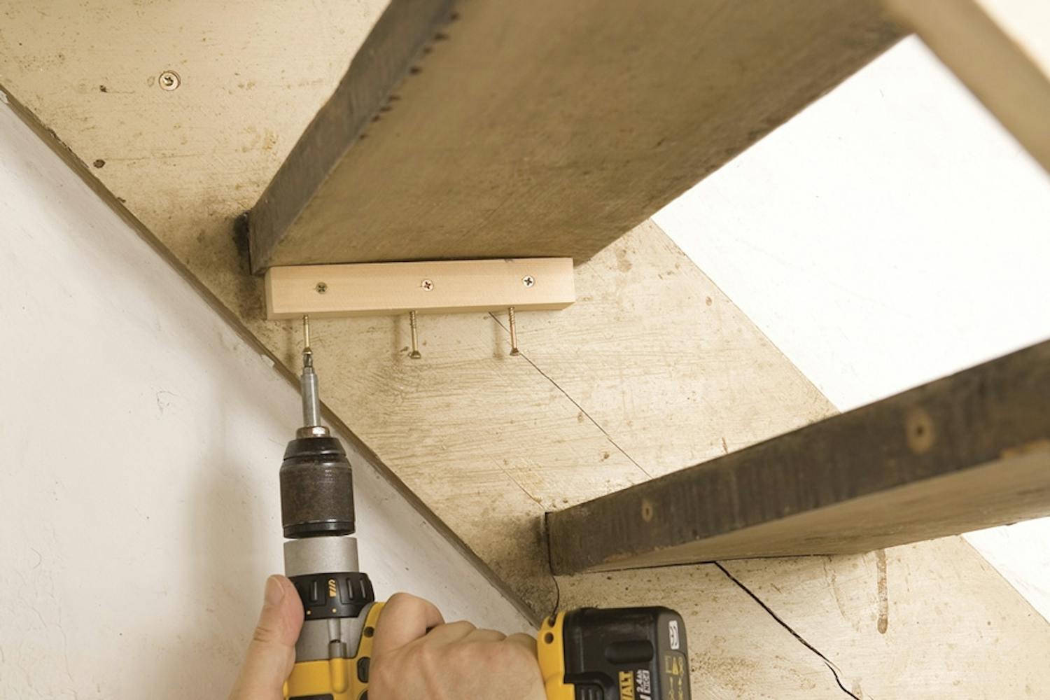 Portaiden narinan korjaus _Toimi näin, kun porras narisee Portaiden narinan korjaus _Toimi näin, kun porras narisee